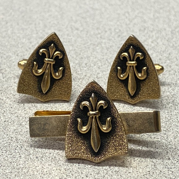 Vintage SWANK Gold Tone Fleur de Lis Old Money Cufflink Tie Bar Set Formal Wear